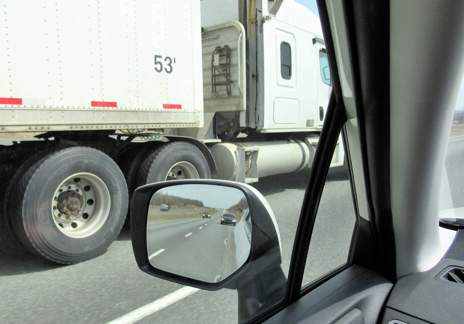 7 Tips for Safe Driving Next to Tractor Trailer Trucks